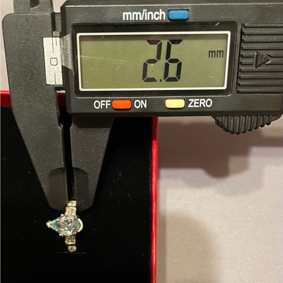 18K white gold aquamarine ring with side diamonds. - Picture 12 of 15